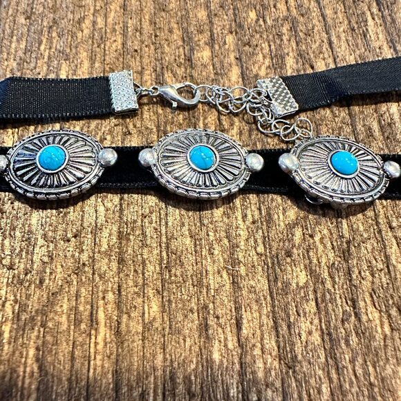 Turquoise Concho Choker Necklace with Black Velvet - Boho Western Style in Gift - Picture 10 of 12